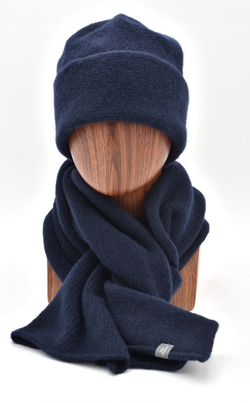 Mannequin mould wearing a Midnight Navy Sub-21 felted Toque and matching Classic Scarf.  Both made of lambswool.