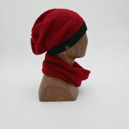 Profile of mannequin wearing a Berry Queenstown Slouchy/Cowl Combo.