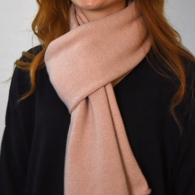 A model wearing a Classic Egmont Feltled 1800 Scarf