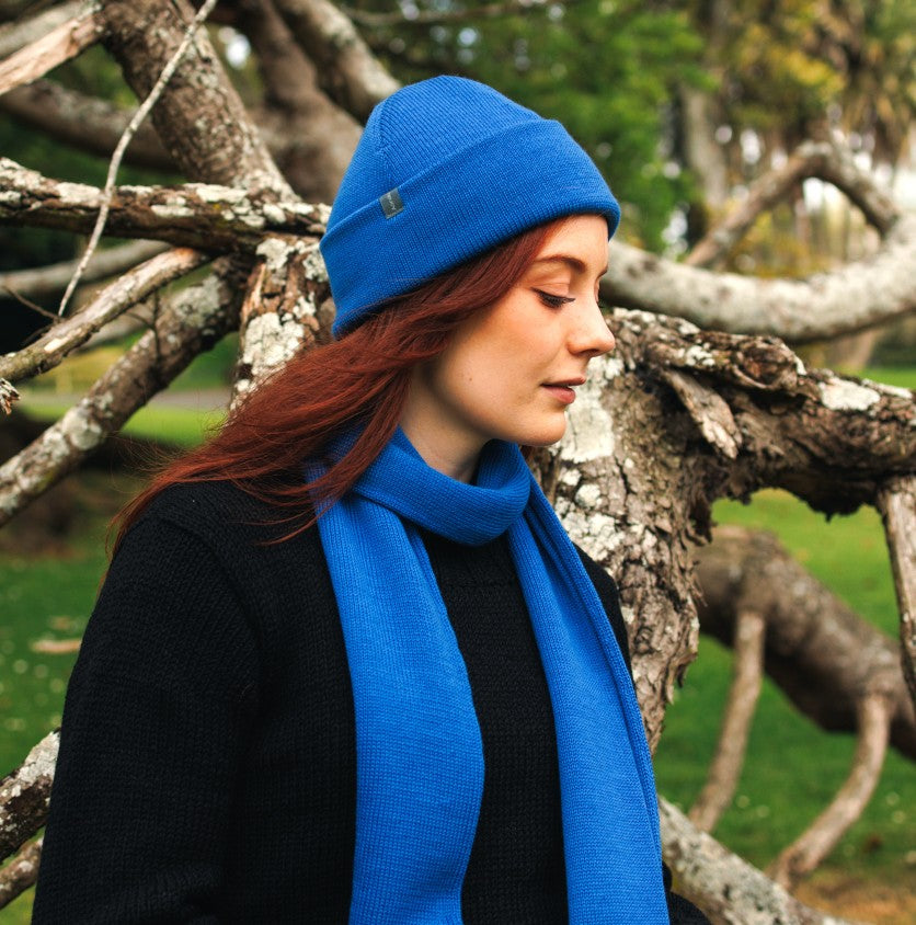 Lauren wearing Wanaka cuffed Toque in Azue with matching 1800 Fringed scarf